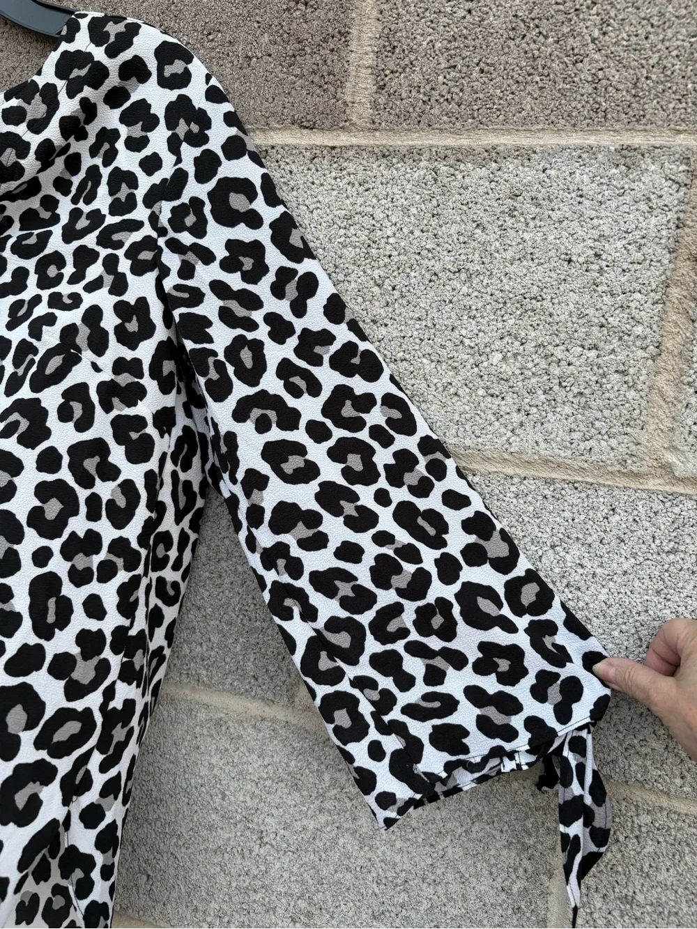 NWT Michael Kors MK Medium Leopard Print Blouse V-Neck 3/4 Sleeve W/ Tie Detail